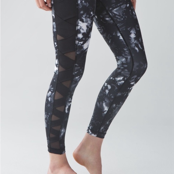 Lululemon rise and flow pant full on luxtreme - Picture 4 of 14